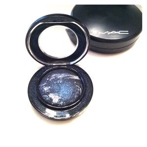 MAC Mineralize Eyeshadow in Blue Flame